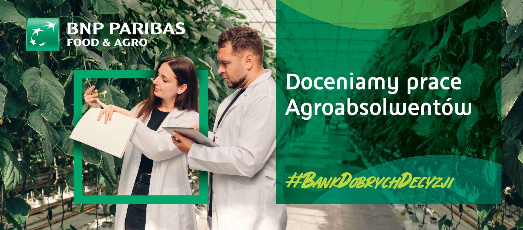 grafika ozdobnikowa, tekst: doceniamy prace agroabsolwentów; badacze w kitlach ogladanjący liście