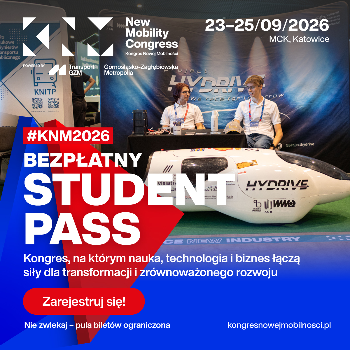 Grafika promocyjna wydarzenia New Mobility Congress z informacją: ‘23–25/09/2026, MCK Katowice’ oraz hasłem ‘Bezpłatny student pass’. Na plakacie widoczne jest stoisko targowe z pojazdem futurystycznym oznaczonym ‘Hydrive’ oraz osobami siedzącymi przy stole w tle. Dodatkowe napisy: ‘#KNM2026’, ‘Zarejestruj się!’, ‘Kongres, na którym nauka, technologia i biznes łączą siły dla transformacji i zrównoważonego rozwoju’, ‘Nie zwlekaj – pula biletów ograniczona’, ‘kongresnowejmobilnosci.pl’.