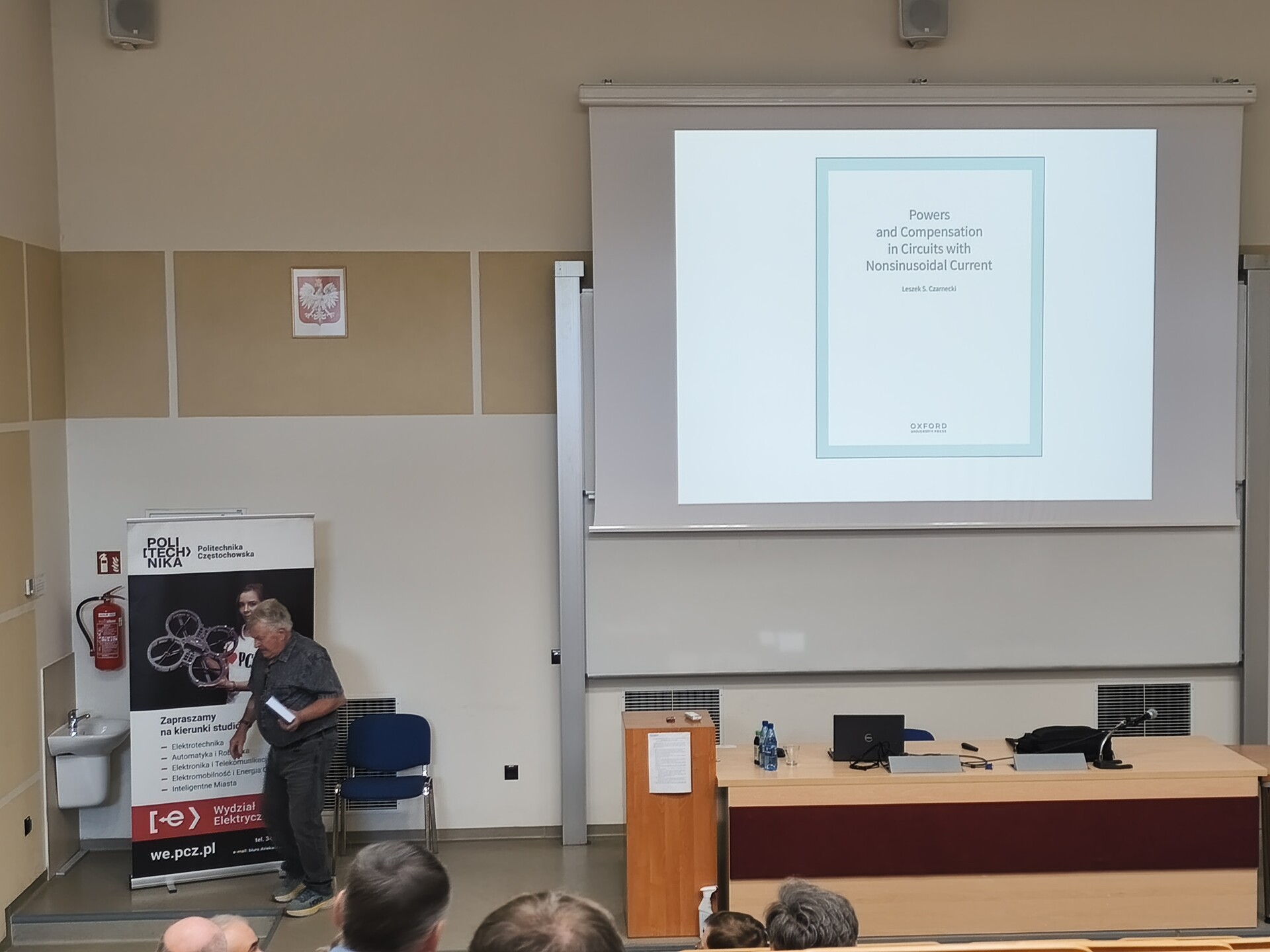 Prof. dr hab. inż. Leszek S. Czarnecki podczas wykładu