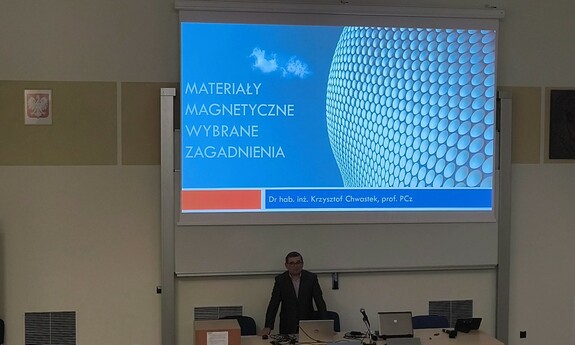 wykład pt. &bdquo;Materiały magnetyczne &ndash; wybrane zagadnienia&rdquo; wygłosił dr. hab. inż. Krzysztof Chwastek, prof. PCz