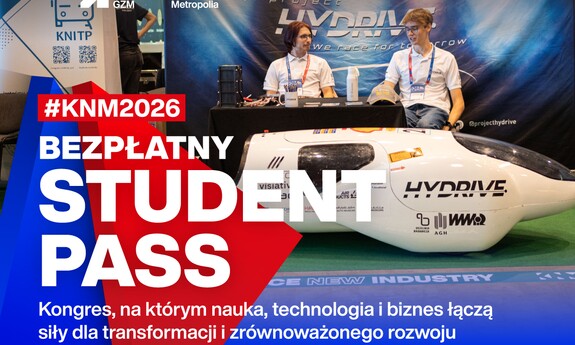 Grafika promocyjna wydarzenia New Mobility Congress z informacją: ‘23–25/09/2026, MCK Katowice’ oraz hasłem ‘Bezpłatny student pass’. Na plakacie widoczne jest stoisko targowe z pojazdem futurystycznym oznaczonym ‘Hydrive’ oraz osobami siedzącymi przy stole w tle. Dodatkowe napisy: ‘#KNM2026’, ‘Zarejestruj się!’, ‘Kongres, na którym nauka, technologia i biznes łączą siły dla transformacji i zrównoważonego rozwoju’, ‘Nie zwlekaj – pula biletów ograniczona’, ‘kongresnowejmobilnosci.pl’.
